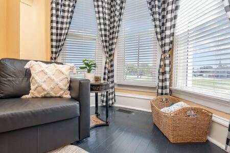 Beautiful Downstairs 1Bed 1Bth Charmer- Pet Friendly Michigan City Εξωτερικό φωτογραφία